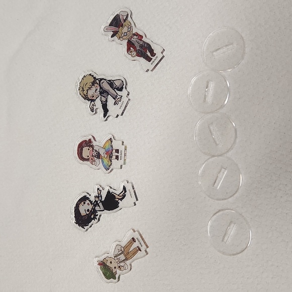 Attack on Titan Lot of 5 acrylics stands: Gabi, Reiner, Falco, Zeke 2-2.5 inch - Picture 9 of 9